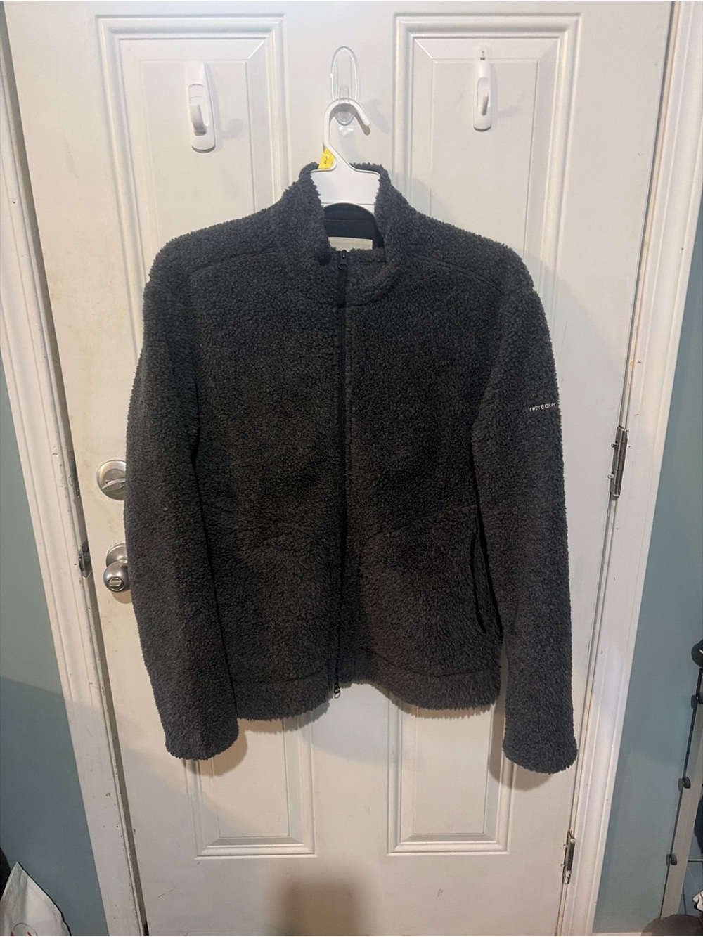 Icebreaker Men 960 Realfleece High Pile Long sleeve Jacket in Dark Gray Large